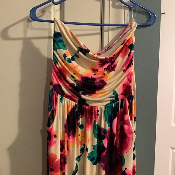 Medium strapless dress with pockets! Like new! - Picture 2 of 5